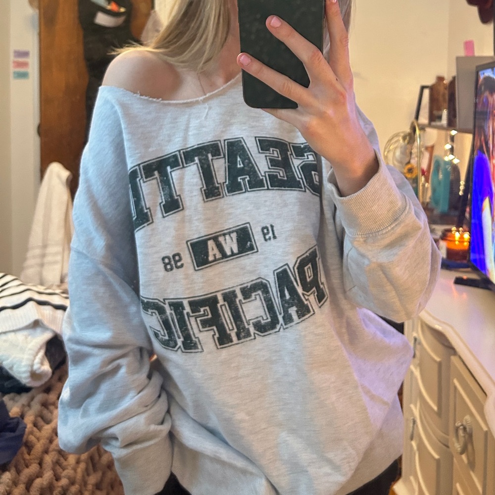 Shoulder crop crewneck vintage